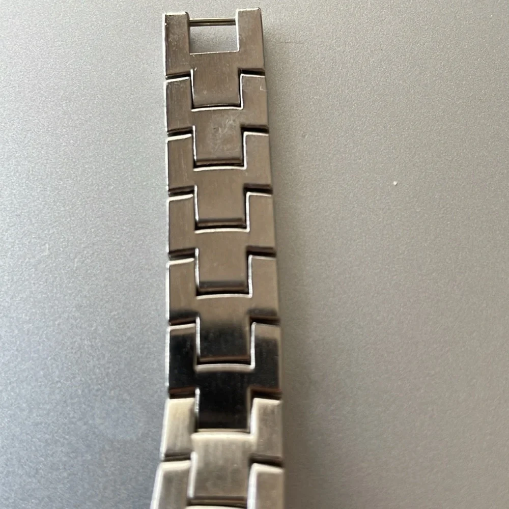 Authentic Disney Parks Ladies Mickey Mouse Watch Bracelet Strap Rhinestone Rim